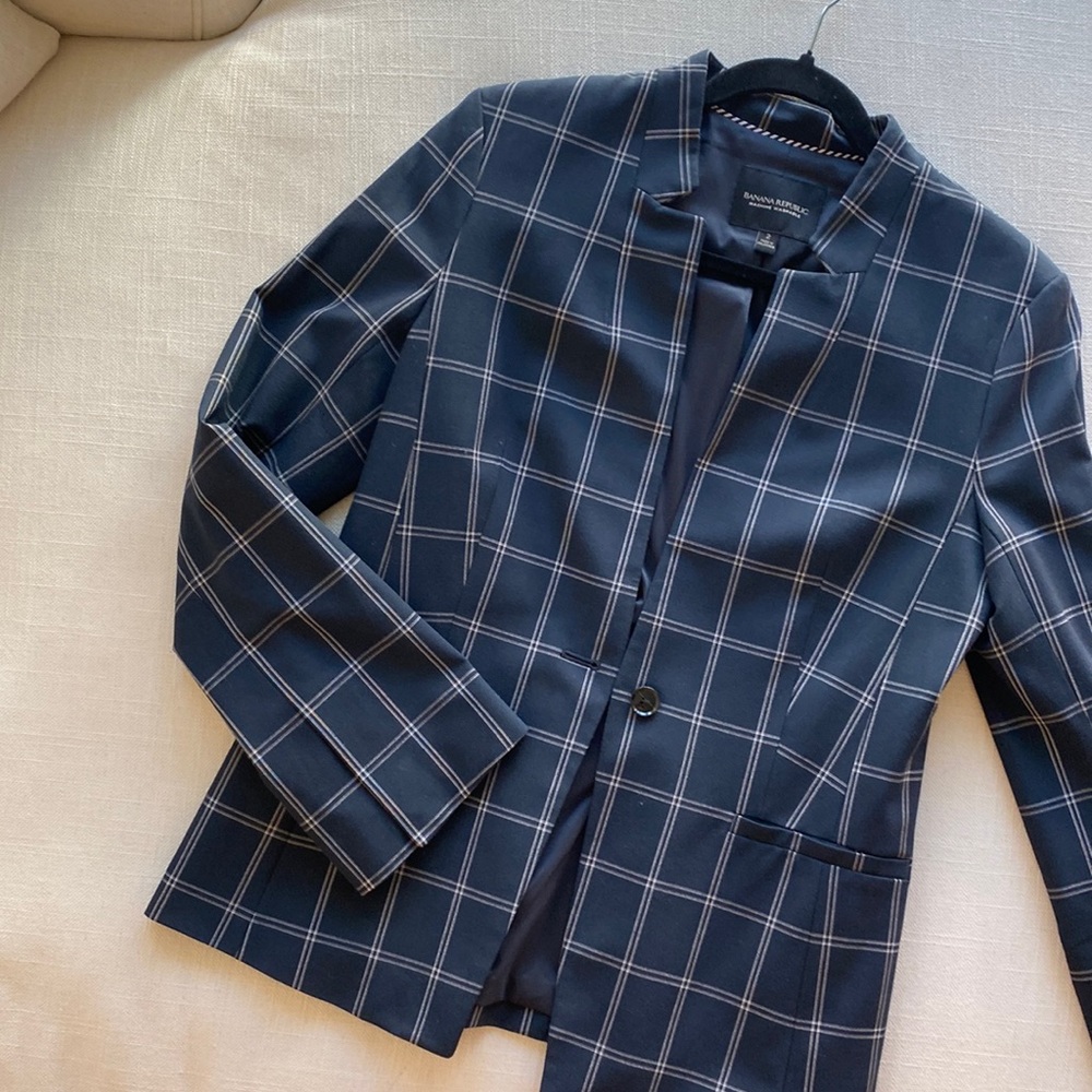 Banana Republic fitted collarless blazer